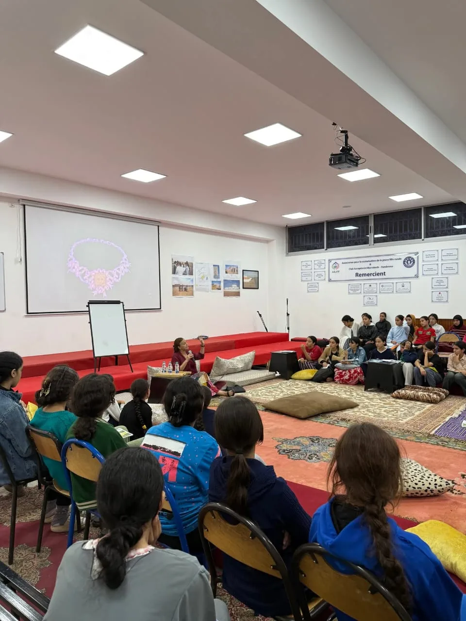 Débat animé après la projection d'un film au ciné-club de l'internat