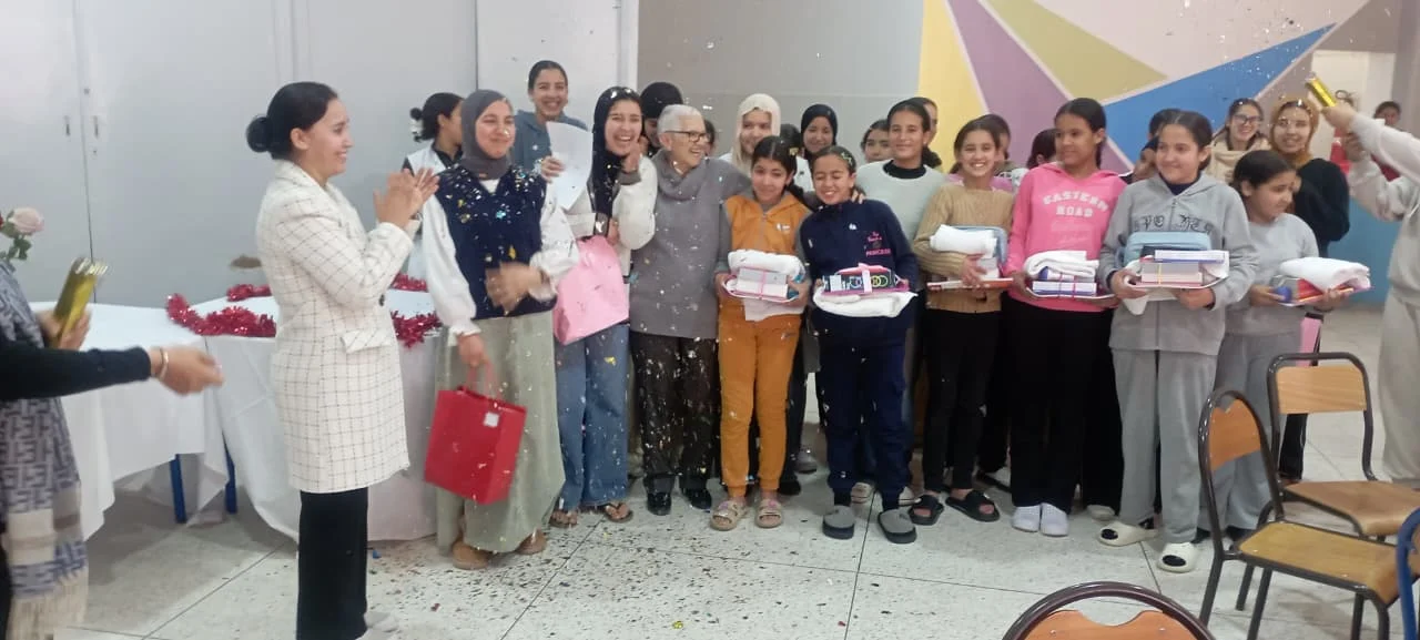 Remise des cadeaux d'excellence aux pensionnaires méritantes de l'internat